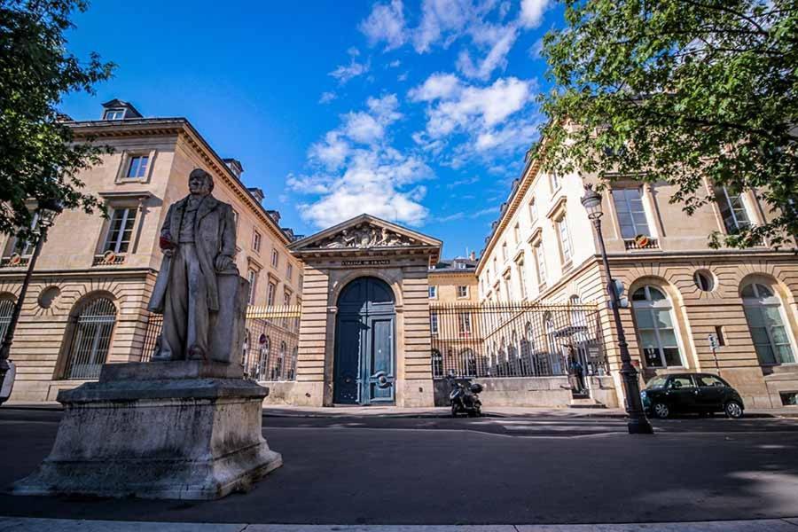 Petite Maison Avec Cour Dans Les Beaux Quartiers-Vous Faites Le Menage- Very Good Prices For T-H-E Location But You Have To Clea-N Th-E Flat Διαμέρισμα Παρίσι Εξωτερικό φωτογραφία