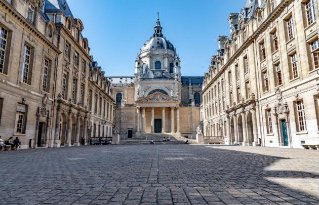 Petite Maison Avec Cour Dans Les Beaux Quartiers-Vous Faites Le Menage- Very Good Prices For T-H-E Location But You Have To Clea-N Th-E Flat Διαμέρισμα Παρίσι Εξωτερικό φωτογραφία