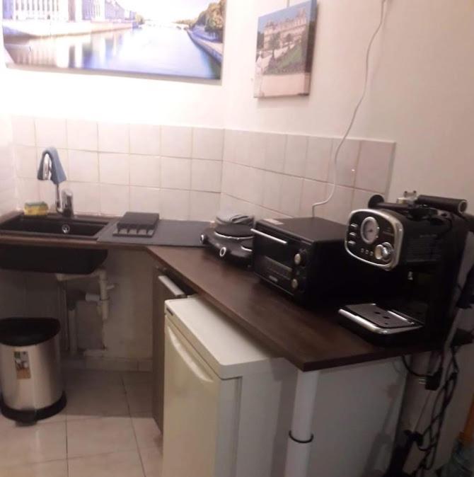 Petite Maison Avec Cour Dans Les Beaux Quartiers-Vous Faites Le Menage- Very Good Prices For T-H-E Location But You Have To Clea-N Th-E Flat Διαμέρισμα Παρίσι Εξωτερικό φωτογραφία