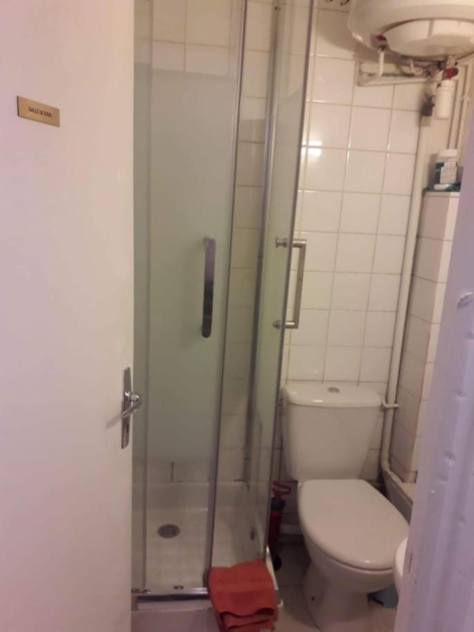 Petite Maison Avec Cour Dans Les Beaux Quartiers-Vous Faites Le Menage- Very Good Prices For T-H-E Location But You Have To Clea-N Th-E Flat Διαμέρισμα Παρίσι Εξωτερικό φωτογραφία
