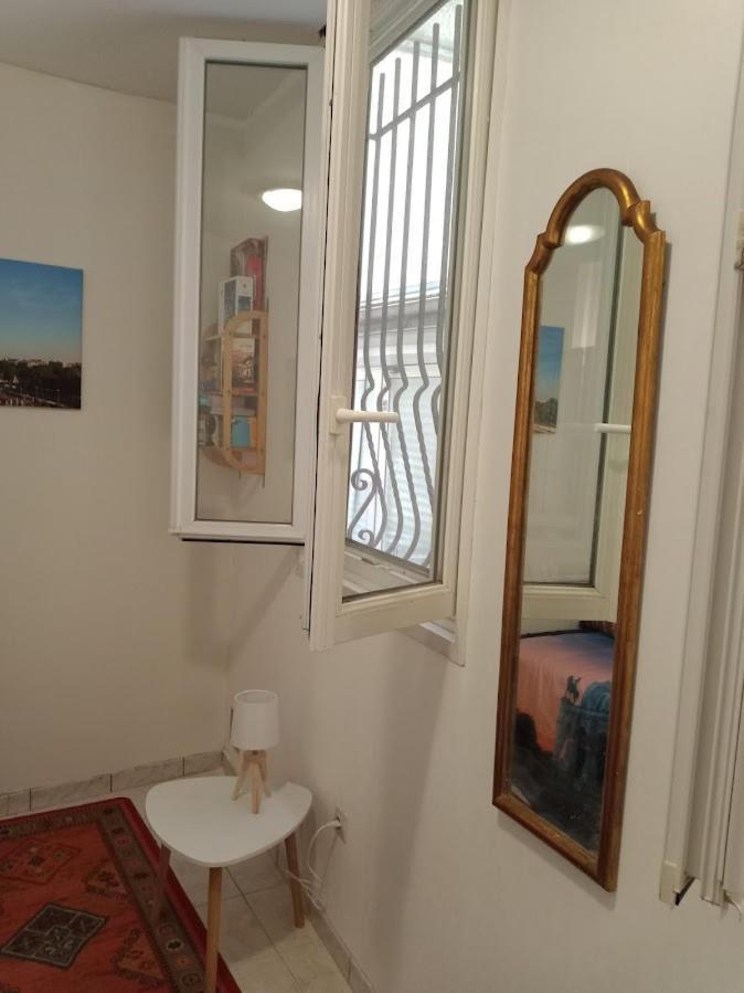 Petite Maison Avec Cour Dans Les Beaux Quartiers-Vous Faites Le Menage- Very Good Prices For T-H-E Location But You Have To Clea-N Th-E Flat Διαμέρισμα Παρίσι Εξωτερικό φωτογραφία