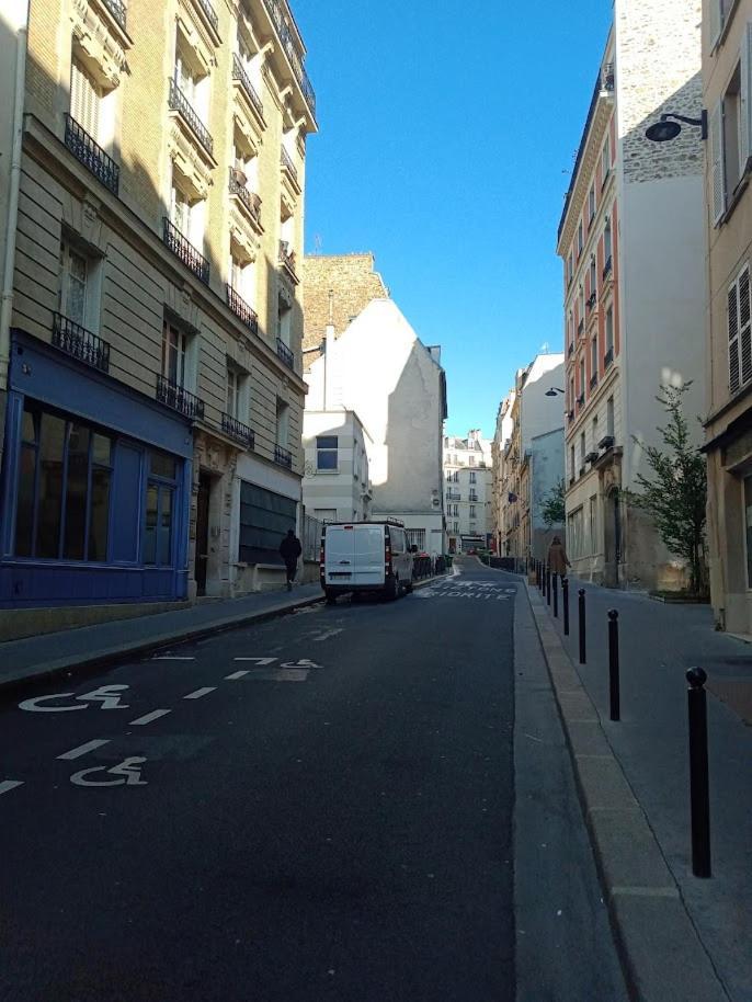 Petite Maison Avec Cour Dans Les Beaux Quartiers-Vous Faites Le Menage- Very Good Prices For T-H-E Location But You Have To Clea-N Th-E Flat Διαμέρισμα Παρίσι Εξωτερικό φωτογραφία